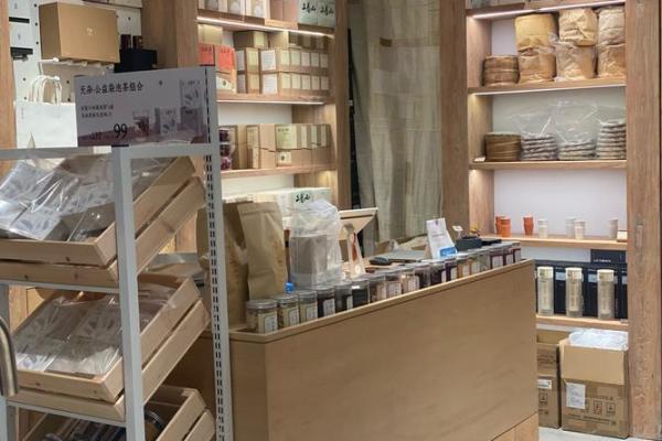 鹤立鸡群是什么生肖;鹤立鸡群是什么生肖动物？