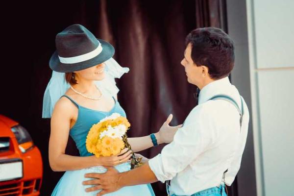 夫妻合婚主要看什么，两个人合婚一般是看什么_
