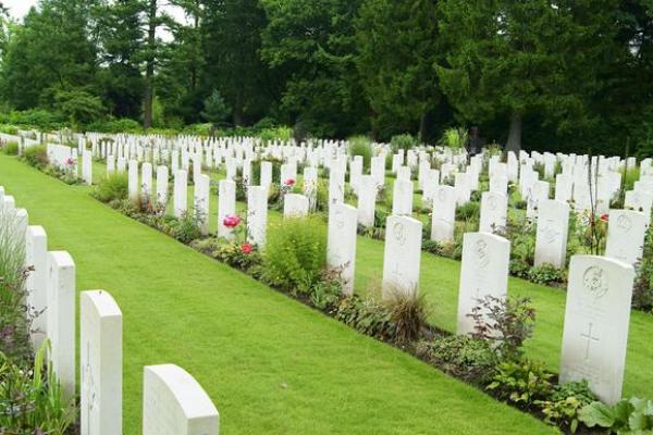 2026年2月生肖龙狮子座修墓启攒吉日：墓地修缮