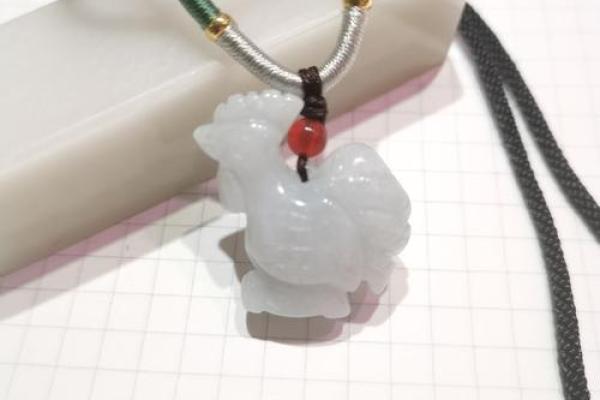 属鸡的人适合佩戴什么饰品？提升运势的3种选择
