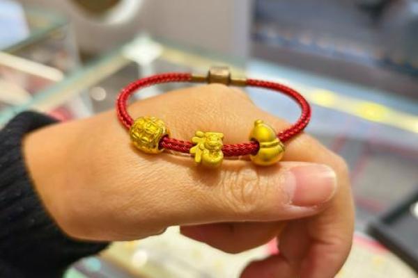 2026年属蛇人2026本命年每月运势详解，助你趋吉避凶